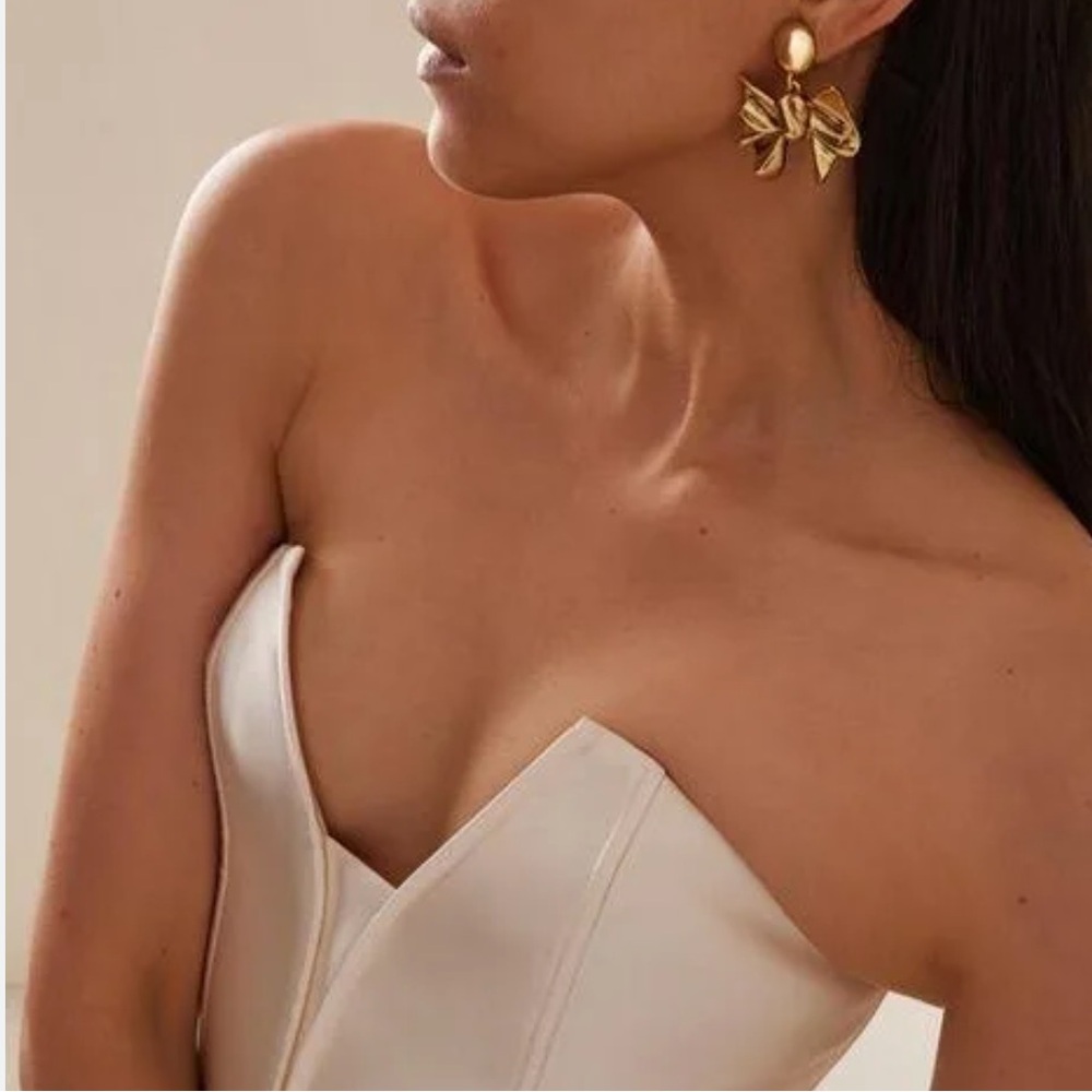 NWOT Oscar de la Renta Bow Clip-On Earrings | Gift | Stud | Minimal | Designer